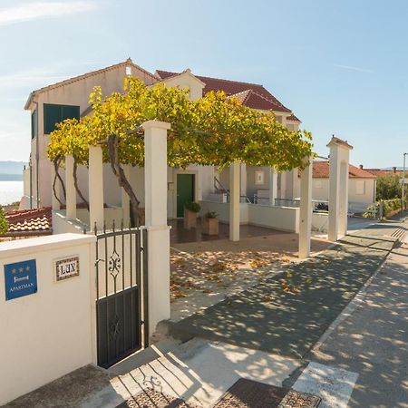 Apartments Lux Bol Exterior photo