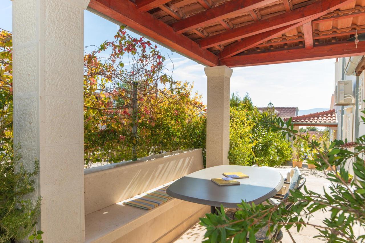 Apartments Lux Bol Exterior photo