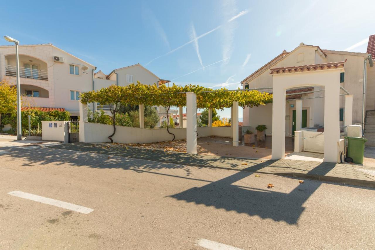 Apartments Lux Bol Exterior photo