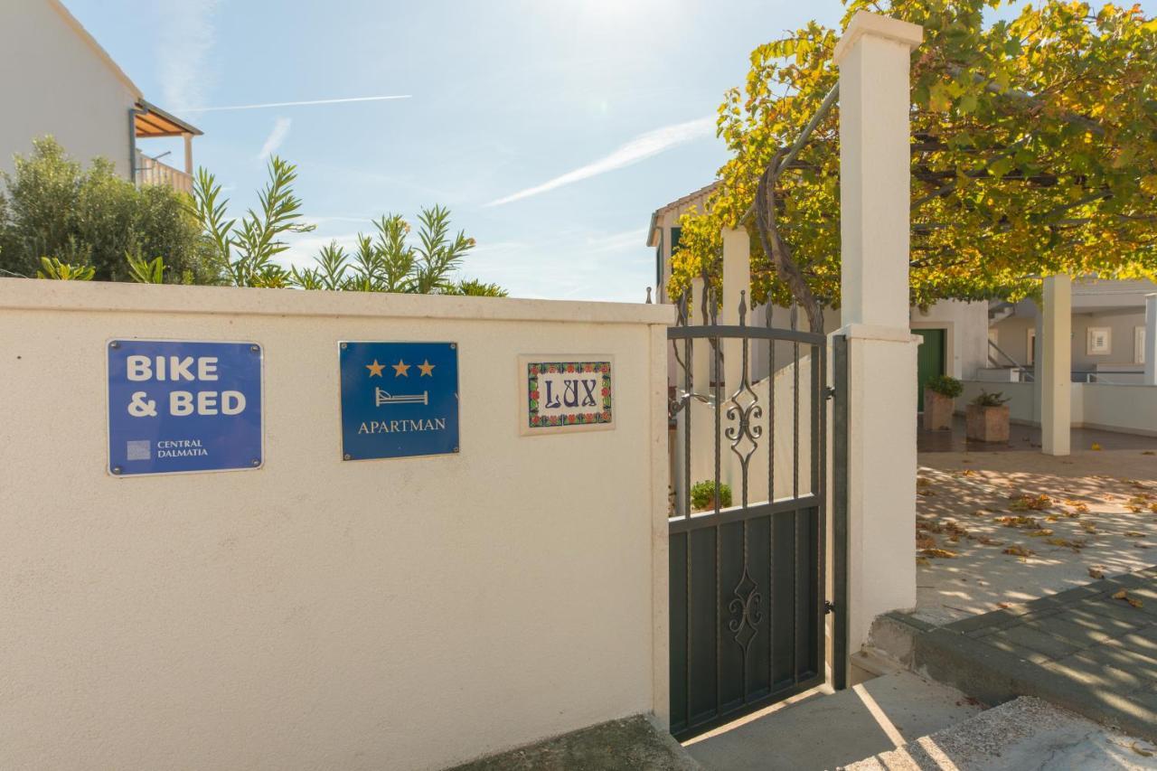 Apartments Lux Bol Exterior photo